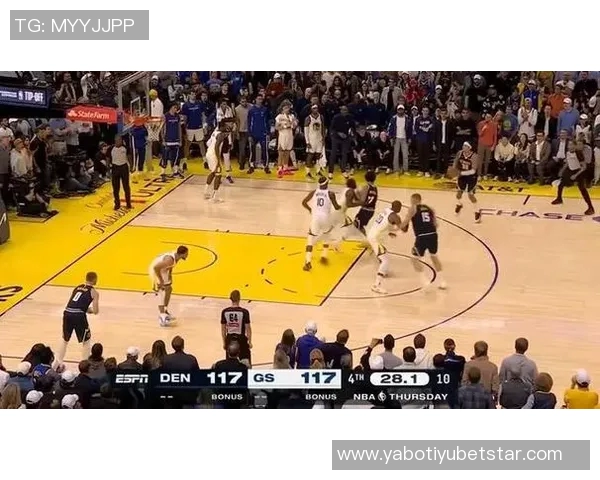 绿军记者惊叹湖勇对决中斯玛特与霍福德的奇妙对抗场景